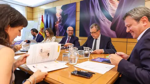 El alcalde de Murcia, Jos&eacute; Ballesta, con el Secretario de Estado de Transportes, Jos&eacute; Antonio Santano (foto: Ayuntamiento de Murcia)