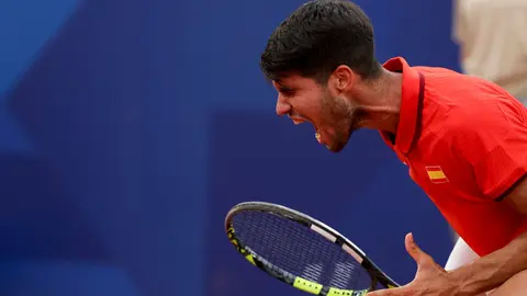 Carlos Alcaraz celebra su pase a los cuartos de final de individuales en los Juegos Ol&iacute;mpicos de Par&iacute;as 2024 (foto: Agencias)