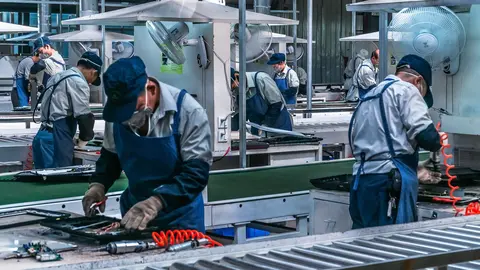 Varios hombres trabajando (foto: Agencias)