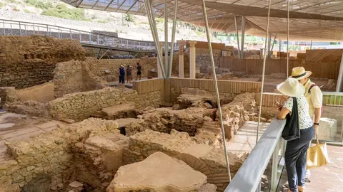 Turistas visitando el Barrio del Foro Romano (Ayuntamiento de Murcia)