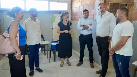 El director general de Formaci&oacute;n Profesional, Ense&ntilde;anzas de R&eacute;gimen Especial y Educaci&oacute;n Permanente, Luis Qui&ntilde;onero, visit&oacute; las obras del nuevo comedor del colegio Campoazahar de Santomera junto con el alcalde de la localidad, V&iacute;ctor Mart&iacute;nez