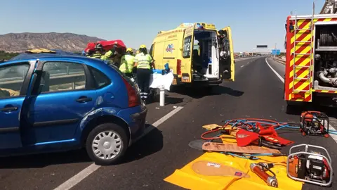 Una ambulancia del 061 en la A-7
