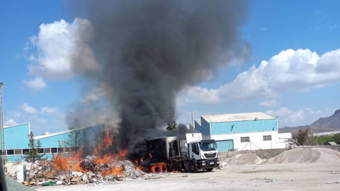 Incendio de un cami&oacute;n en Mazarr&oacute;n