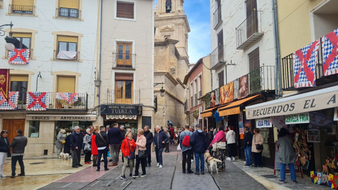 Una imagen de peregrinos dispuestos a iniciar la subida a la Bas&iacute;lica de la Vera Cruz.