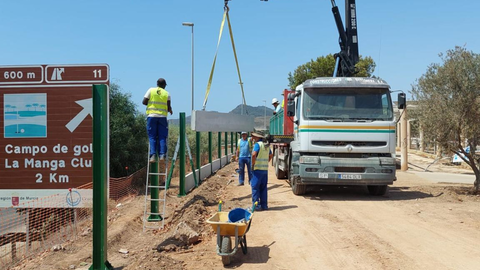 Im&aacute;genes de la instalaci&oacute;n de las pantallas ac&uacute;sticas en la RM-12.