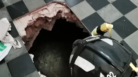 Derrumbamiento del suelo de una vivienda en Jumilla (foto: 112)