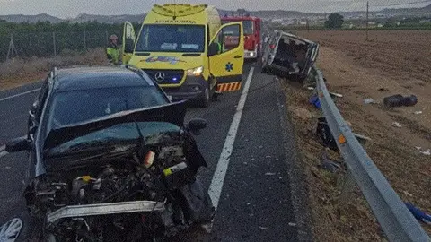 Accidente m&uacute;ltiple en Jumilla (foto: 1-1-2)