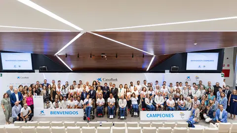Caixabank recibe a la delegaci&oacute;n espa&ntilde;ola de atletas que ha conseguido 40 medallas en los Juegos Paral&iacute;mpicos (foto: Caixabank)