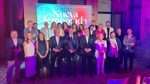 Foto de familia de la presentaci&oacute;n de la nueva temporada de La 7 y ORM