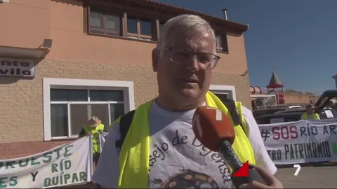 Protestas de este domingo en Caravaca de la Cruz por las empresas que est&aacute;n acabando con los manantiales y fuentes del municipio (foto: La 7)