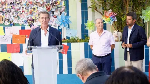 N&uacute;&ntilde;ez Feij&oacute;o, junto a Carlos Maz&oacute;n