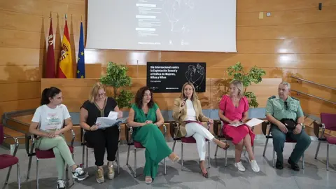 La consejera de Pol&iacute;tica Social, Familias e Igualdad, Conchita Ruiz, durante el encuentro informativo sobre trata y explotaci&oacute;n sexual (foto: CARM)
