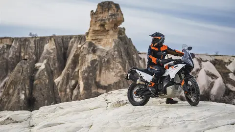 2023 KTM 790 ADVENTURE  1200x800