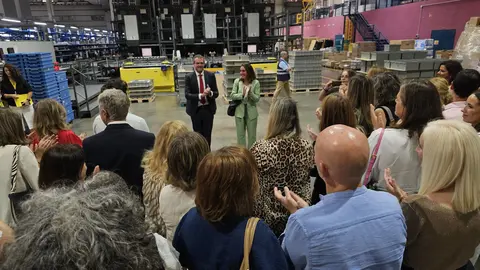 El presidente de Hefame, Enrique Ayuso, ha felicitado a la profesi&oacute;n farmac&eacute;utica durante la visita de la presidenta del Colegio General de Farmac&eacute;uticos de Murcia, Paula Pay&aacute;, a las instalaciones centrales de la cooperativa en Santomera (foto: Hefame)