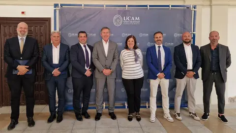 Fotograf&iacute;a sobre el convenio firmado entre la UCAM y la Federaci&oacute;n de F&uacute;tbol de la Regi&oacute;n de Murcia (foto: UCAM)