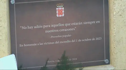 Placa conmemorativa para las v&iacute;ctimas de la 'Tragedia en Las Atalayas' (foto: La 7)