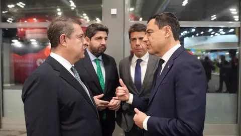Reuni&oacute;n de los presidentes de Castilla-La Mancha, Emiliano Garc&iacute;a-Page; Regi&oacute;n de Murcia, Fernando L&oacute;pez Miras; Comunidad Valenciana, Carlos Maz&oacute;n, y Andaluc&iacute;a, Juanma Moreno, en Fitur, en Madrid.