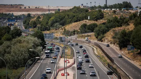 Archivo - Varios veh&iacute;culos en la autov&iacute;a A3, a 24 de julio de 2024, en Madrid - Alejandro Mart&iacute;nez V&eacute;lez - Europa Press