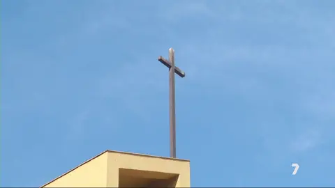 La cruz de una iglesia de la Regi&oacute;n de Murcia (foto: La 7)