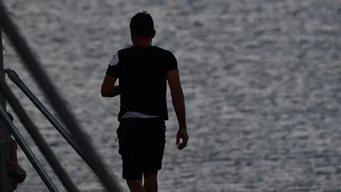 Un joven migrante en Ceuta (foto: EP)