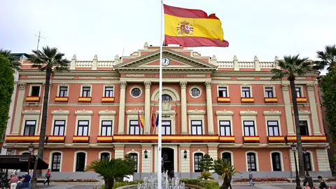 La bandera de Espa&ntilde;a viste a la ciudad de Murcia (foto: Ayuntamiento de Murcia)