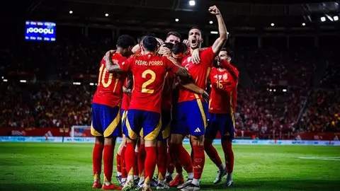 Celebraci&oacute;n del gol de Zubimendi en el Enrique Roca que dio la victoria a Espa&ntilde;a ante Dinamarca (foto: RFEF)
