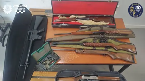 Imagen de las armas intervenidas por la Polic&iacute;a Local de Murcia (foto: Polic&iacute;a Local de Murcia)