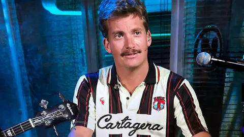 Grison viste una camiseta en la que se lee 'Cartagena'