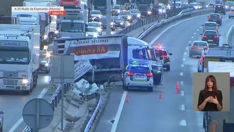 Cami&oacute;n volcado (foto: La 7)
