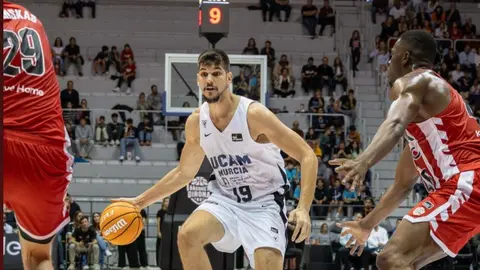 Lance del partido entre el Girona y UCAM Murcia (foto: UCAM Murcia CB)