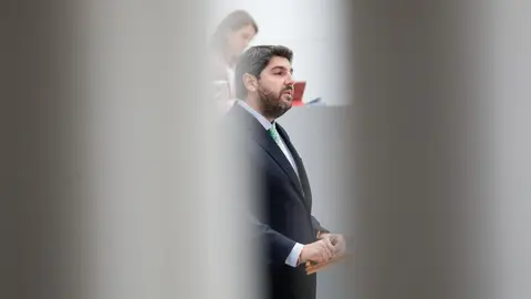 El presidente de la Regi&oacute;n de Murcia, Fernando L&oacute;pez Miras, en la Asamblea Regional