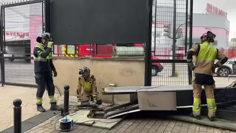 Efectivos de Emergencias (foto: La 7)