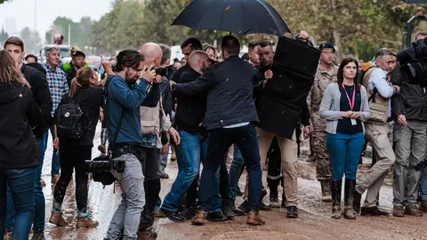 l presidente del Gobierno, Pedro S&aacute;nchez, durante su visita a una zona afectada por la DANA, a 3 de noviembre de 2024, en Paiporta