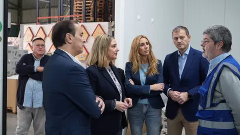 La consejera de Pol&iacute;tica Social, Familias e Igualdad, Conchita Ruiz, durante su visita a la sede del Banco de Alimentos del Segura