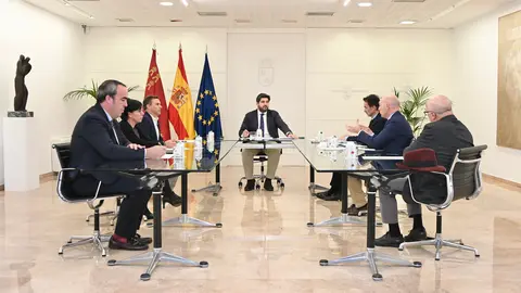 El jefe del Ejecutivo regional, Fernando L&oacute;pez Miras, se re&uacute;ne con la junta rectora del Colegio del Colegio de Ingenieros de Caminos de la Regi&oacute;n de Murcia