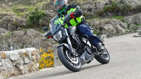01-Bajaj-Dominar-400-076