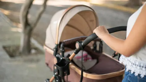 Carrito de beb&eacute; (archivo Canva)