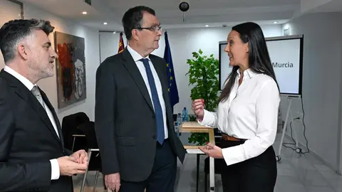 El alcalde de Murcia, Jos&eacute; Ballesta y la consejera de Turismo, Cultura, Juventud y Deportes, Carmen Conesa, durante su reuni&oacute;n