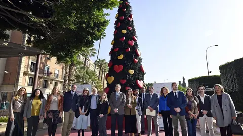El alcalde Jos&eacute; Ballesta y miembros del Consistorio presentan el Cuento de Navidad
