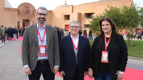 El secretario general del PSRM, Jos&eacute; V&eacute;lez, junto a Francisco Lucas y Mar&iacute;a Jes&uacute;s L&oacute;pez, desde el 41&ordm; Congreso Federal del PSOE