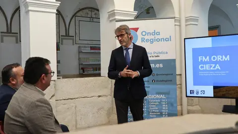 El consejero de Econom&iacute;a, Hacienda, Fondos Europeos y Transformaci&oacute;n Digital, Luis Alberto Mar&iacute;n, asiste a la presentaci&oacute;n de este centro