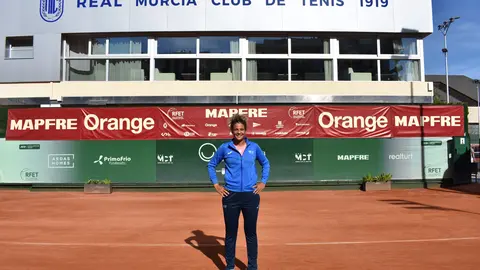 La tenista egipcia Mayar Sherif, en las instalaciones del Real Murcia Club de Tenis (foto: RMCT)
