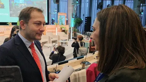 La consejera Sara Rubira durante su encuentro con Christophe Hansen, comisario de Agricultura y Alimentaci&oacute;n de la Uni&oacute;n Europea