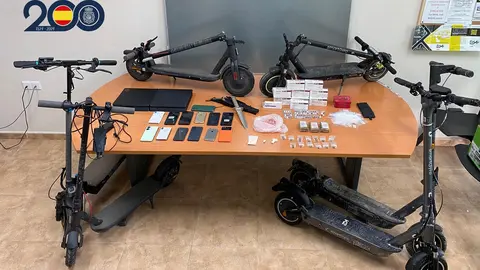 Imagen de los efectovos y sustancias estupefacientes intervenidas por la Polic&iacute;a Nacional