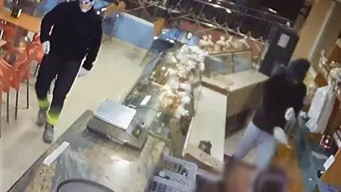 Los dos detenidos por atracar en el municipio alicantino de Villena y en La Uni&oacute;n (foto: GC)