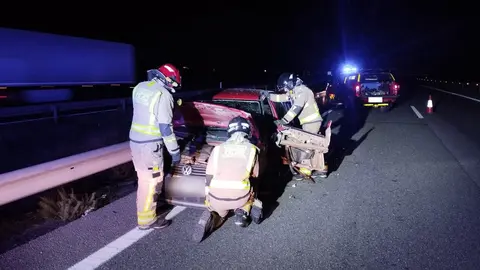 Efectivos de bomberos de la Regi&oacute;n en el lugar del accidente (foto: Bomberos CEIS)