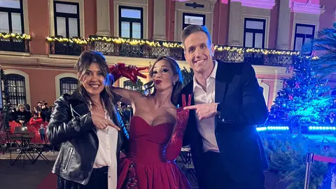 Encarna Talavera junto a Kika Frutos y &Oacute;scar Mart&iacute;nez (foto: La 7)