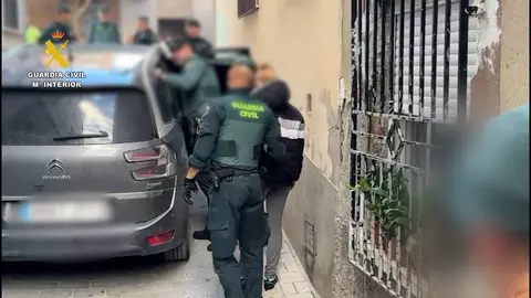 Imagen del operativo de la Guardia Civil en Cieza (foto: GC)