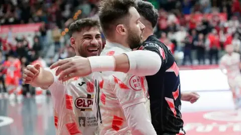 ElPozo Murcia celebra el empate ante el Jimbee (foto: ElPozo Murcia)