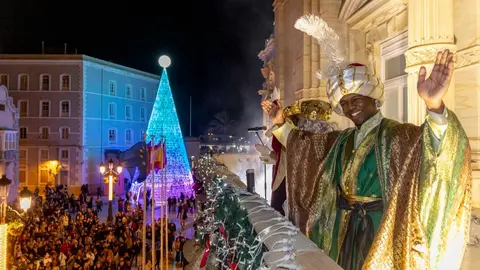 El rey Baltasar desde el Palacio Consistorial de Cartagena